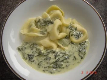 Nudeln : Tortellini mit Ricotta-Spinat-Füllung - Rezept - Bild Nr. 4