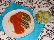 Gefüllte Pastarolle mit Tomatensauce - Rezept