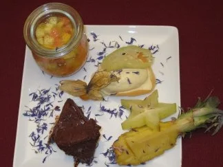 Lavendeleis mit exotischem Früchtekompott - Rezept