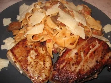 Thunfischsteak mit italienischer Nudelpfanne - Rezept