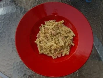 Nudelgerichte: Nudeln mit Räucherlachs und Krabben - Rezept