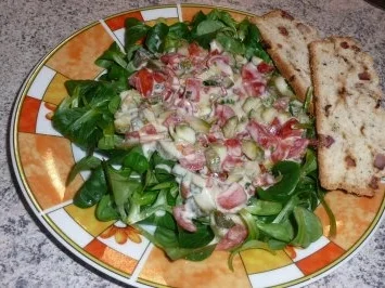 Tomaten-Feldsalat mit Joghurt-Senfdressing - Rezept - Bild Nr. 2
