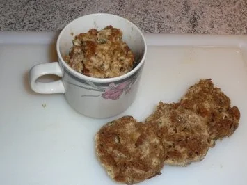 Beilage: Mehrkornbrot aus dem Becher und in Scheiben gebraten - Rezept