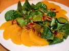 Feldsalat mit Pfirsich und Pinienkernen - Rezept