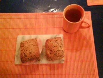 Rezept: Frühstück: Mehrkornbrötchen mit wildem Bärlauch und Kochschinken Frühstück: Mehrkornbrötchen mit wildem Bärlauch und Kochschinken - Rezept