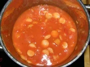 Tomatensoße mit Paprika, Zucchini und Würstchen - Rezept