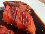 Gegrillte Wassermelone mit Balsamico-Honigreduktion - Rezept