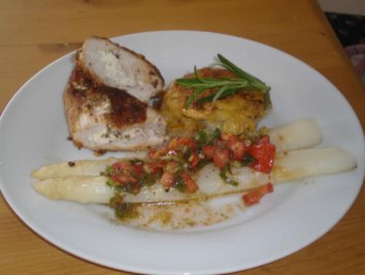 HÄHNCHENFILET MIT FRISCHKÄSE AUF KARTOFFELGRATIN MIT SPARGEL ...