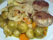 Rezept: Senf-Frikadellen auf Gemรผse Senf-Frikadellen auf Gemรผse - Rezept