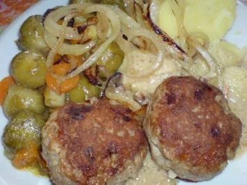 Senf-Frikadellen auf Gemüse - Rezept - Bild Nr. 2