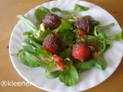 SCHWARZE ERDBEERN AUF FELDSALT MIT EINER VINIGRETTE - Rezept