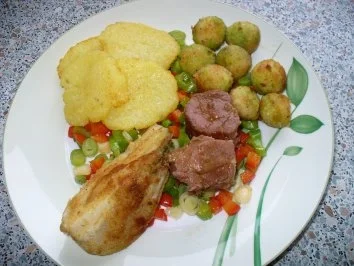 kleine Kasseler Medaillons mit verschiedenem Gemüse - Rezept