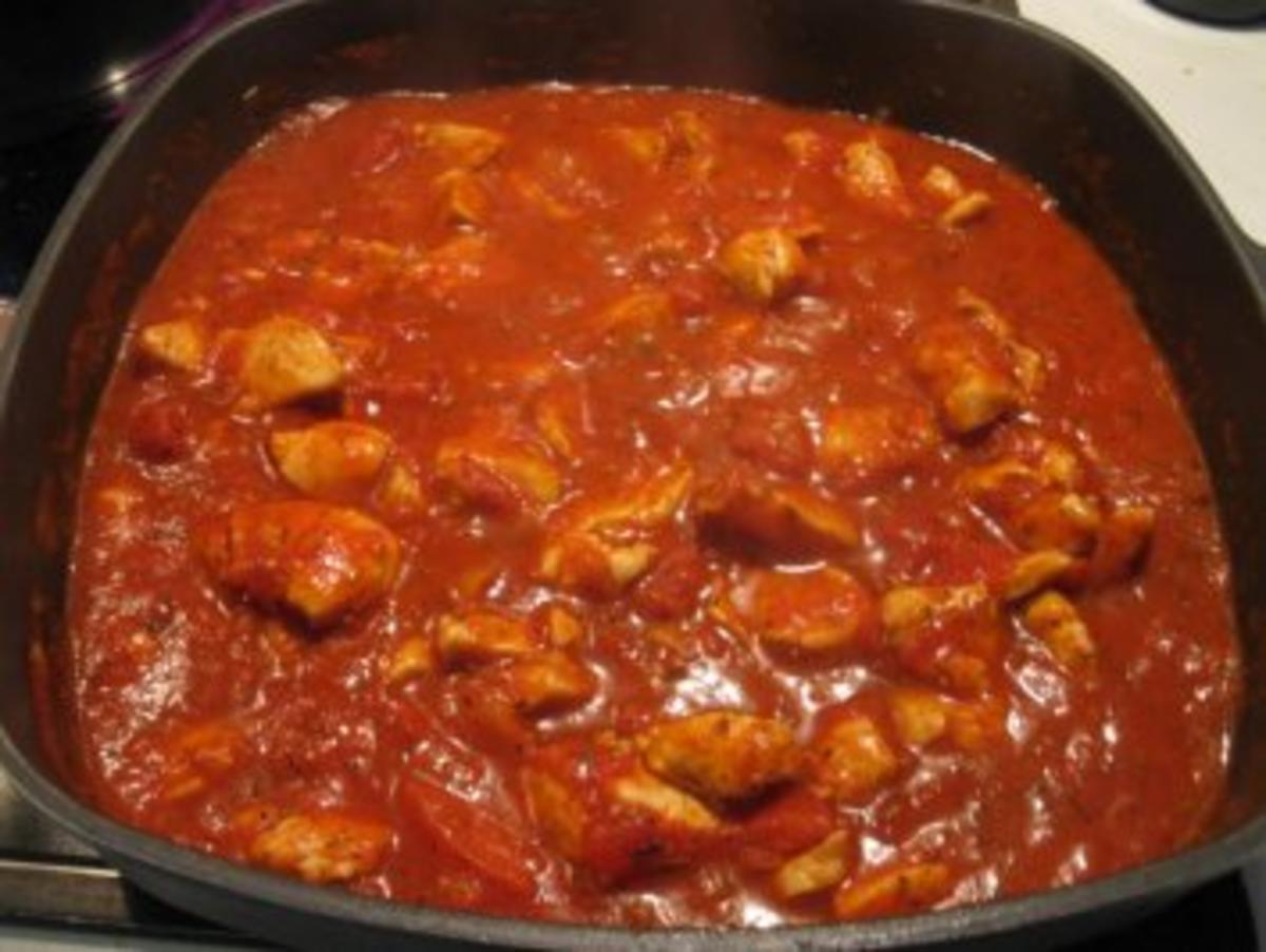 Pollo con salsa de tomate - Hähnchenbrustfilet in Tomatensauce - Rezept - Bild Nr. 2