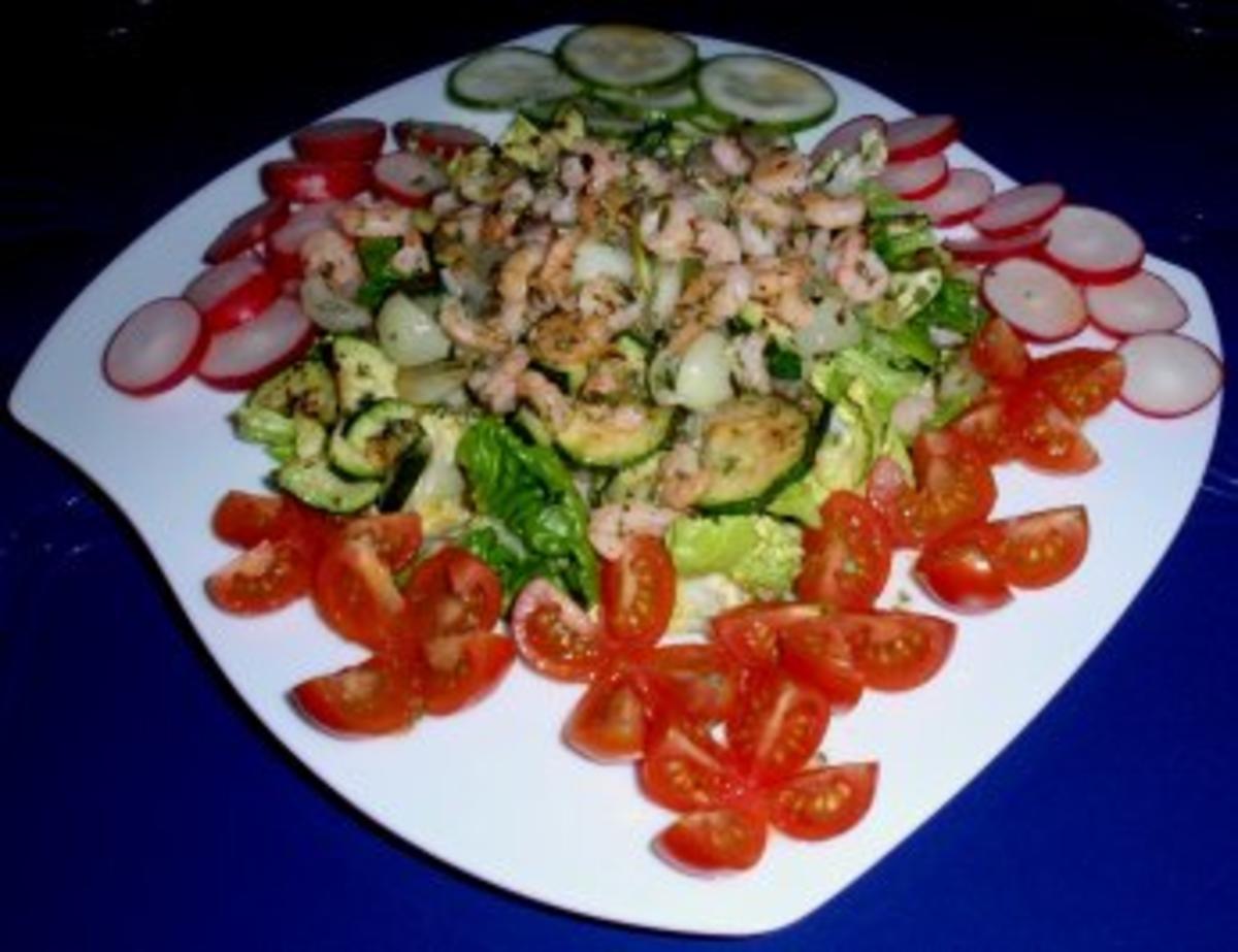 Bunter Salat mit Tiefsee-Garnelen - Rezept