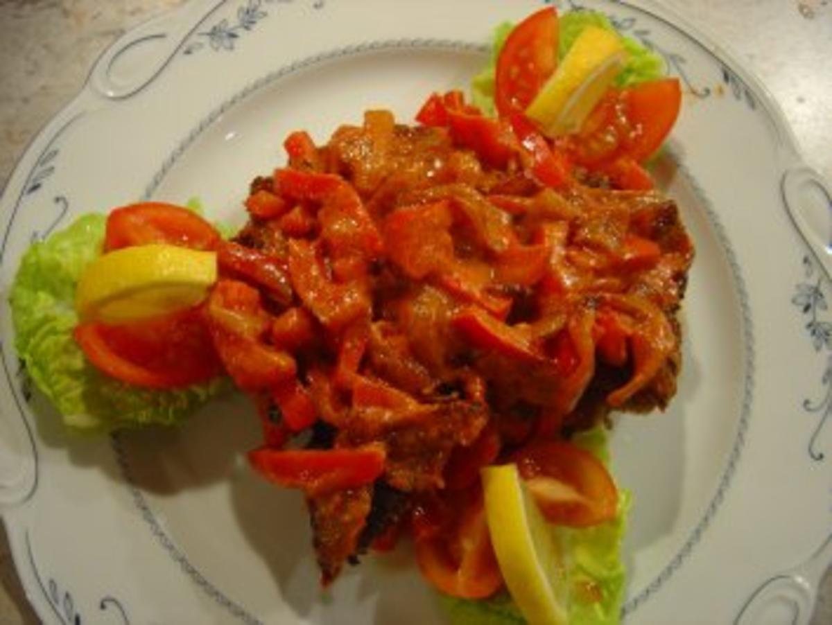 Kotelett mit Paprika-Zwiebel-Haube - Rezept