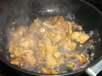 Rezept: Rührei mit Pfifferlingen auf Toast - überbacken Bild Nr. 5 Rührei mit Pfifferlingen auf Toast - überbacken - Rezept - Bild Nr. 5