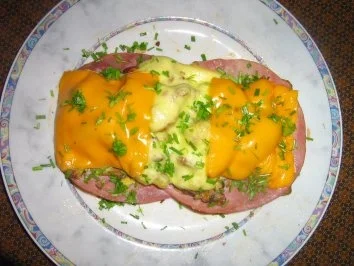 Rezept: Rührei mit Pfifferlingen auf Toast - überbacken Rührei mit Pfifferlingen auf Toast - überbacken - Rezept