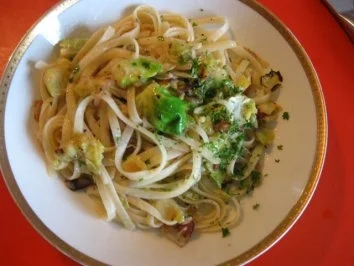 Rosenkohlblätter gebraten auf Linguine - Rezept - Bild Nr. 2