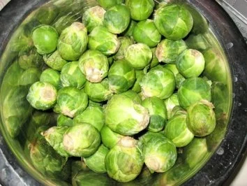 Rosenkohlblätter gebraten auf Linguine - Rezept - Bild Nr. 3