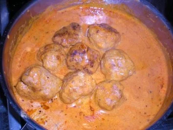 Rezept: FLEISCH: Albondigas in Tomaten-Paprika-Sauce FLEISCH: Albondigas in Tomaten-Paprika-Sauce - Rezept