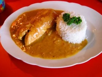 Rezept: Putenschnitzel, gefüllt in Zwiebel-Currysahne Putenschnitzel, gefüllt in Zwiebel-Currysahne - Rezept