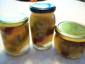 Rezept: Weingelee mit Kiwi Bild Nr. 2 Weingelee mit Kiwi - Rezept - Bild Nr. 2