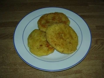 Panierte Kartoffel-Wurst-Laibchen - Rezept