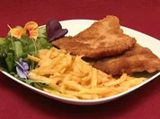 Wiener Schnitzel mit Erdäpfeln an Wildkräutersalat (Jochen Schropp) - Rezept