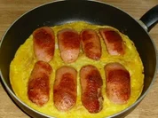 Gebratene Knackwürste mit Eierguß - Rezept