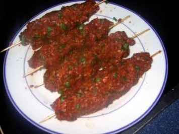 Hackspieße auf Fladenbrotwürfel - türkische Art - Rezept - Bild Nr. 4