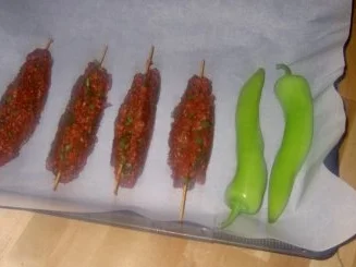 Hackspieße auf Fladenbrotwürfel - türkische Art - Rezept - Bild Nr. 6