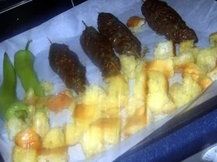 Hackspieße auf Fladenbrotwürfel - türkische Art - Rezept - Bild Nr. 7
