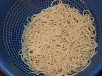 Rezept: Nudeln: chinesische Knoblauch-Nudeln Bild Nr. 3 Nudeln: chinesische Knoblauch-Nudeln - Rezept - Bild Nr. 3