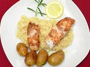 Rezept: Viktoriabarsch auf Champagnerkraut mit Schokolade und Rosmarinkartoffeln Viktoriabarsch auf Champagnerkraut mit Schokolade und Rosmarinkartoffeln - Rezept