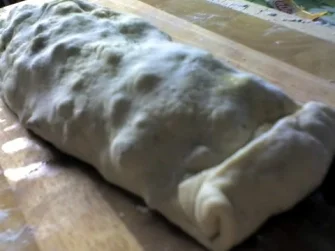 Hackfleisch-Schafskäse-Strudel - Rezept