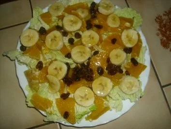 Rezept: Chinakohlsalat mit Rumrosinen und Obst Chinakohlsalat mit Rumrosinen und Obst - Rezept