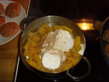 Steckrübenpürree mit Hackklops... - Rezept - Bild Nr. 5