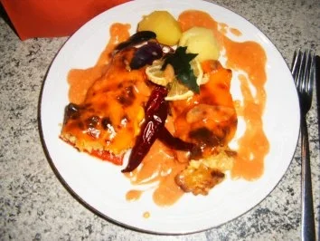 Spitzpaprika gefüllt mit einer Nudel-Wurstmasse - Rezept