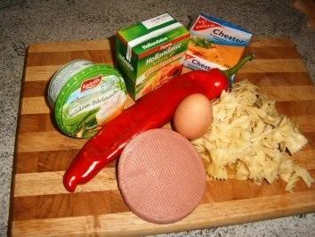 Spitzpaprika gefüllt mit einer Nudel-Wurstmasse - Rezept - Bild Nr. 2
