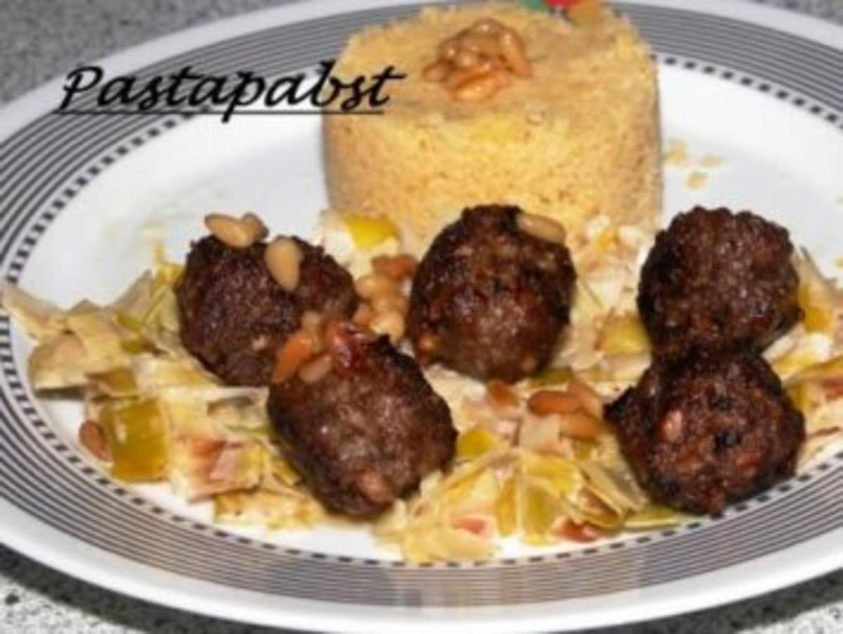 Walnuss-Hackbällchen mit Lauchgemüse und Orangencouscous - Rezept