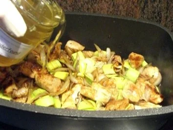 Rezept: Fleisch: GULASCHTOPF sehr pikant gewürzt Bild Nr. 6 Fleisch: GULASCHTOPF sehr pikant gewürzt - Rezept - Bild Nr. 6