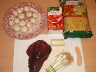 Rezept: Rindsleber in Tomaten-Champignonsoße auf Tagliatelle Bild Nr. 2 Rindsleber in Tomaten-Champignonsoße auf Tagliatelle - Rezept - Bild Nr. 2