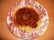 Rindsleber in Tomaten-Champignonsoße auf Tagliatelle - Rezept