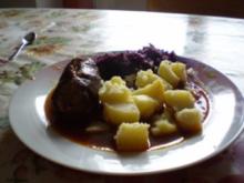 Rinderrodade mit Rotkohl und Kartoffeln - Rezept