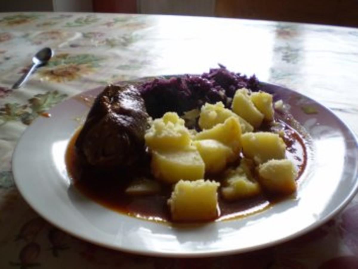 Rinderrodade mit Rotkohl und Kartoffeln - Rezept - Bild Nr. 2