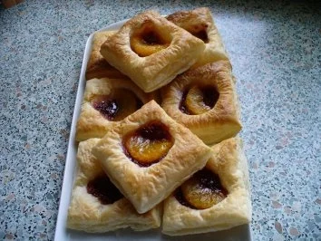 Rezept: Süße Teilchen aus Blätterteig Süße Teilchen aus Blätterteig - Rezept