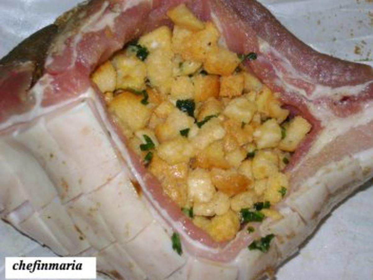 Schweinebauch mit Semmelfüllung - einfach - von chefinmaria