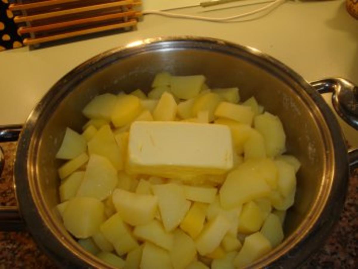 Kartoffelpü mit Rührei & Gurkensalat - Rezept - Bild Nr. 2