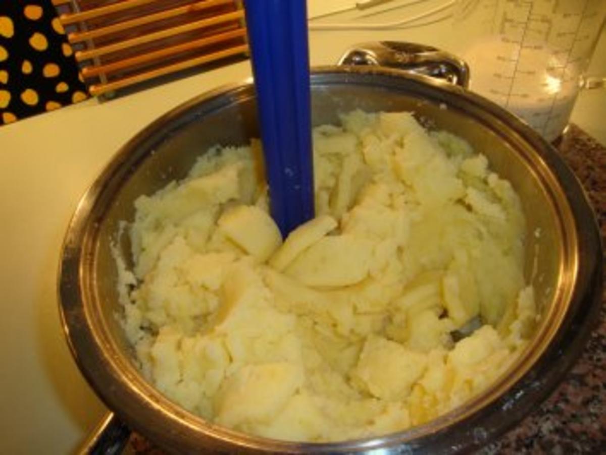 Kartoffelpü mit Rührei & Gurkensalat - Rezept - Bild Nr. 3