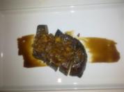 Bisonsteak mit gemälzten Zwiebeln und Koriandermöhren - Rezept